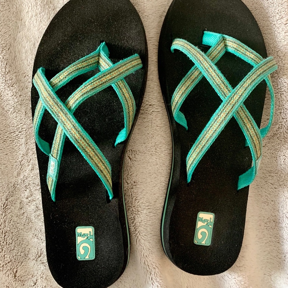 EUC Women’s TEVA sandals